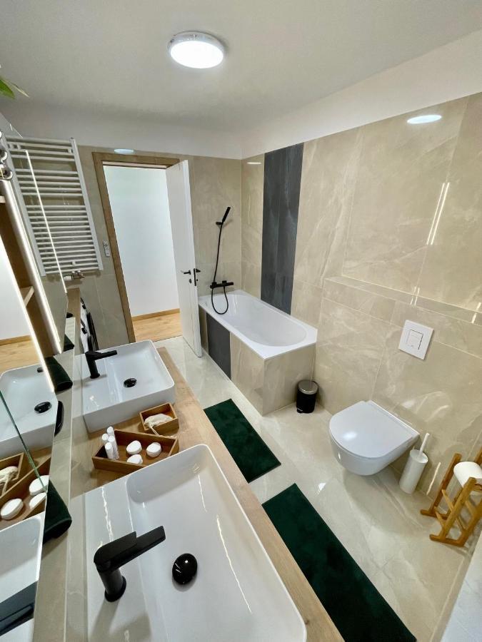 ブダペストCentropolitan Penthouse #Jacuzzi #Freeparkingアパートメント エクステリア 写真