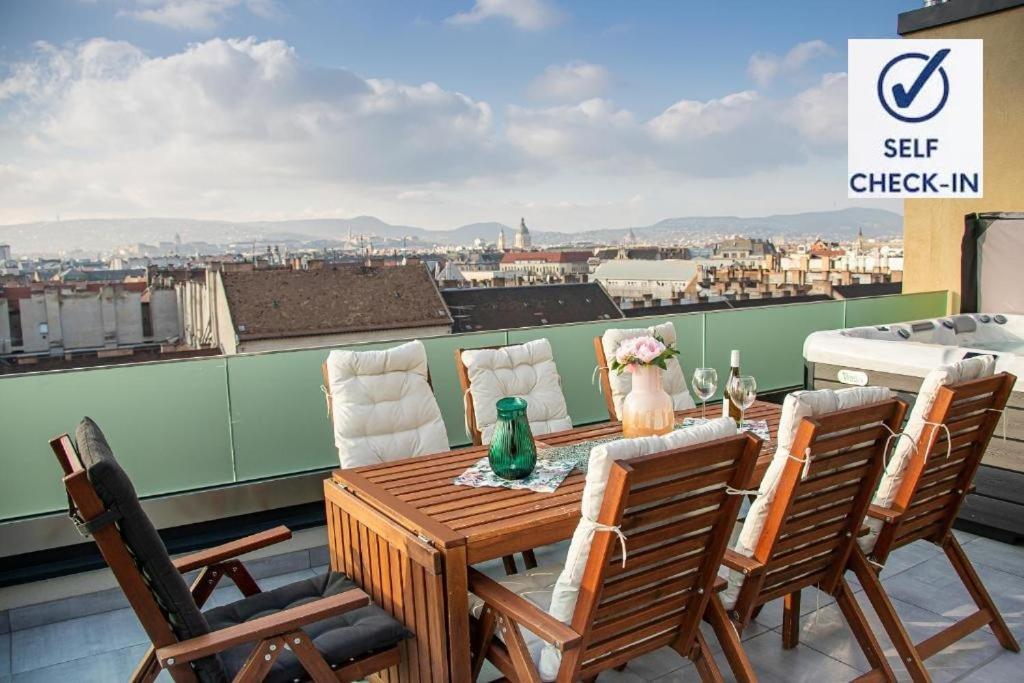 ブダペストCentropolitan Penthouse #Jacuzzi #Freeparkingアパートメント エクステリア 写真